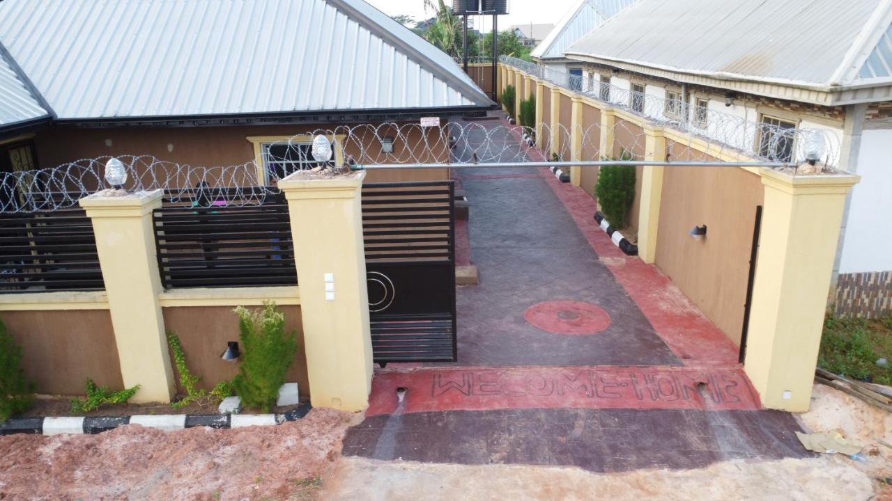 Living Green Apartments Airport Pick Up Benin City Esterno foto