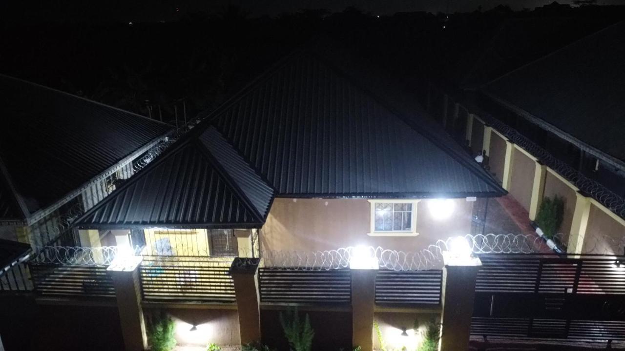 Living Green Apartments Airport Pick Up Benin City Esterno foto